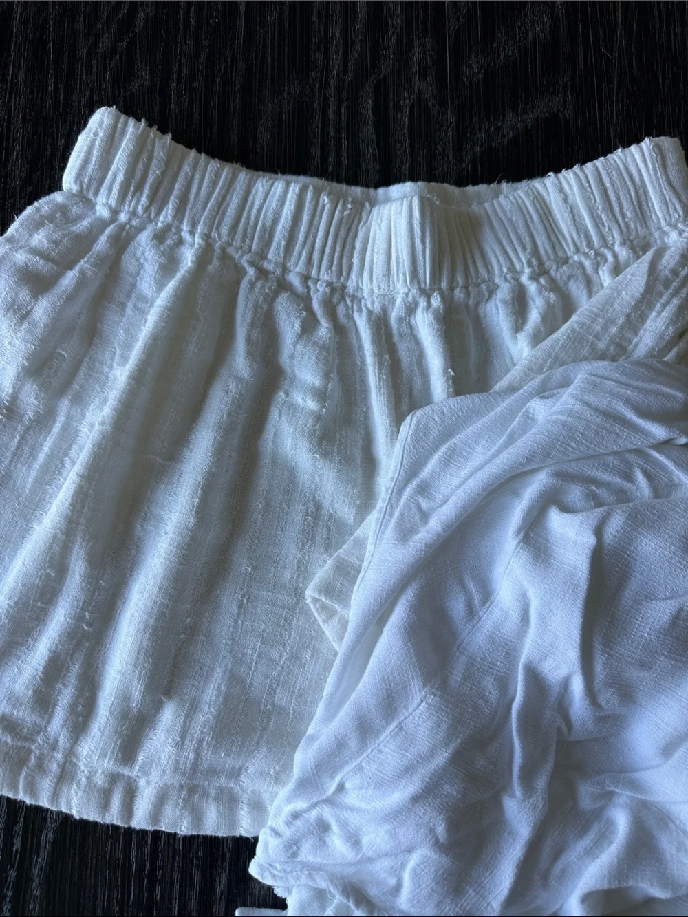 Free People Pull-on Gauzy Flowy Pleated Slightly Off White Shorts, Size Large